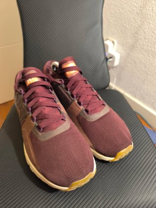 Nike Air Max Zero.