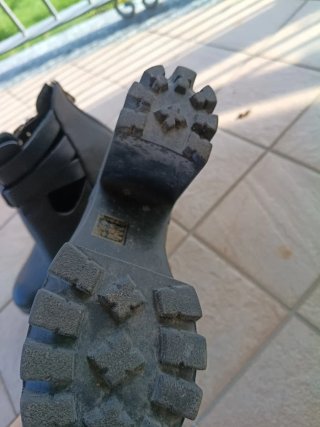 Stivaletti neri con plateau e fibbie