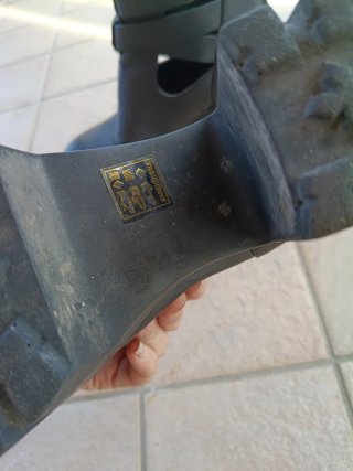 Stivaletti neri con plateau e fibbie