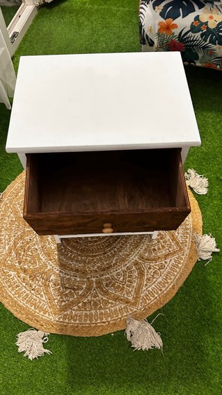 Mesa auxiliar / Cajonera pequeña con tres cajones