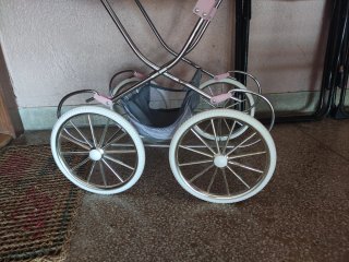 Cochecito de muñecas rosa
