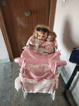 Cochecito de muñecas rosa