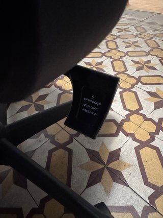 Silla de oficina ergonómica negra