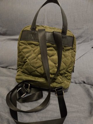 Mochila verde acolchada