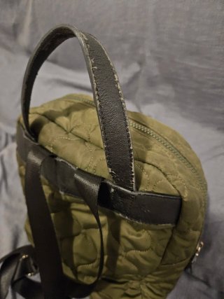 Mochila verde acolchada