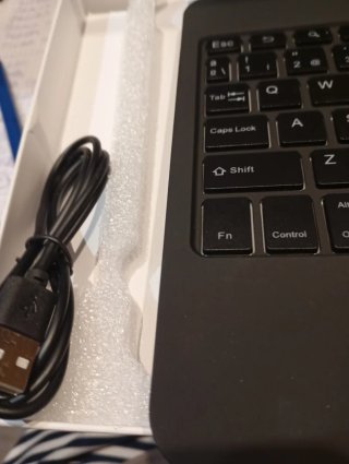 Custodia con tastiera per tablet
