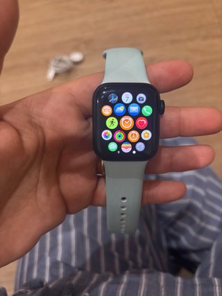 Apple Watch SE 40mm GPS color azul media noche.