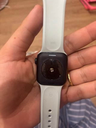 Apple Watch SE 40mm GPS color azul media noche.