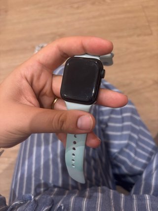 Apple Watch SE 40mm GPS color azul media noche.