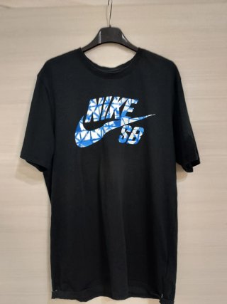 T-shirt Nike SB con stampa tie-dye blu