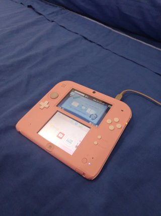 Nintendo 2DS Rosa Tomodachi Life + 2 Cargadores
