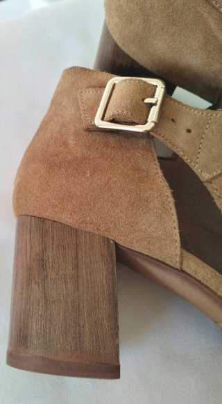 Botines de piel serraje  con tacón de madera