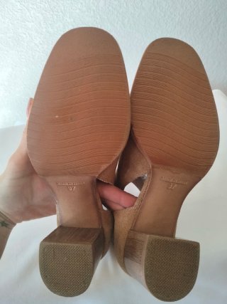 Botines de piel serraje  con tacón de madera