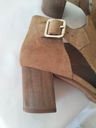 Botines de piel serraje  con tacón de madera