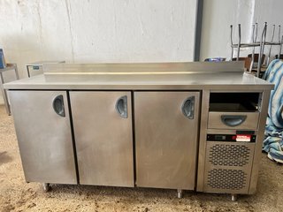 Mesa de trabajo nevera profesional