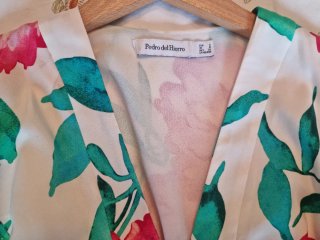 Vestido Pedro del Hierro floral blanco y rojo