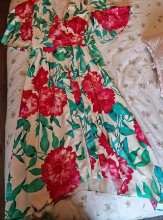Vestido Pedro del Hierro floral blanco y rojo