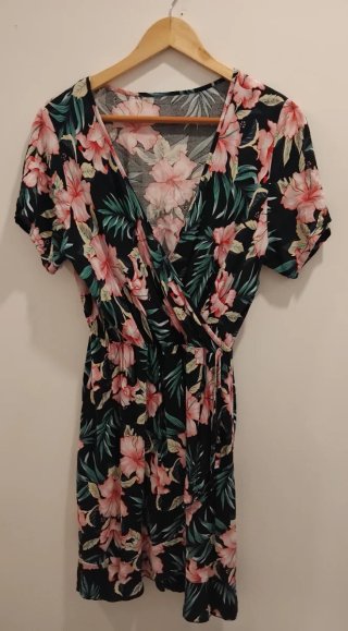Vestido floral negro y rosa