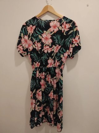 Vestido floral negro y rosa
