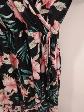 Vestido floral negro y rosa