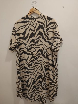 Vestido estampado cebra beige y negro