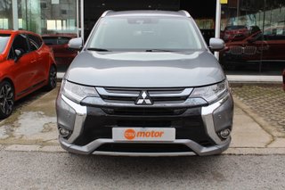 Mitsubishi OUTLANDER 2.0 PHEV Kaiteki Auto 4WD (2017)