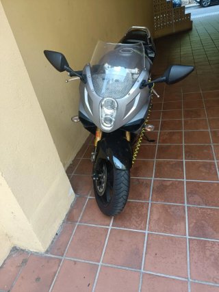 Hyosung GT250Ri Gris