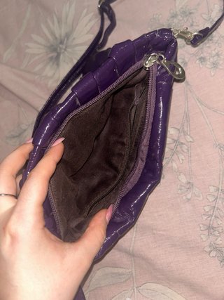 Bolso morado brillante