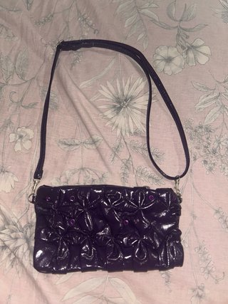 Bolso morado brillante