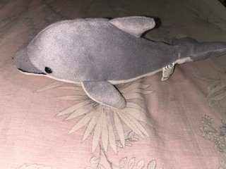 Peluche de delfín gris