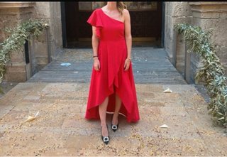 Vestido rojo asimétrico para eventos