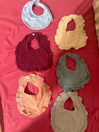 Lote 6 baberos de tela para bebé