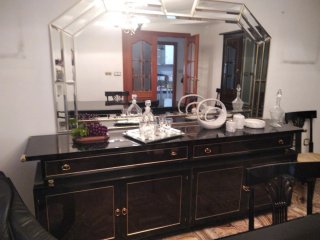 Mueble Comedor Negro y Dorado