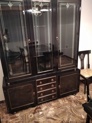 Mueble Comedor Negro y Dorado