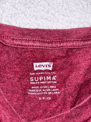 Camiseta Levi's Roja con Bolsillo