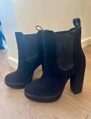 Botines línea premium, de ante negro Talla 41