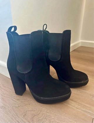 Botines línea premium, de ante negro Talla 41