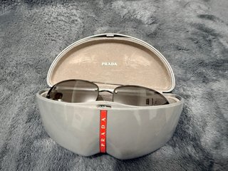 Gafas de sol Prada negras