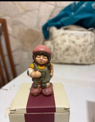 Statuetta bambina Thun