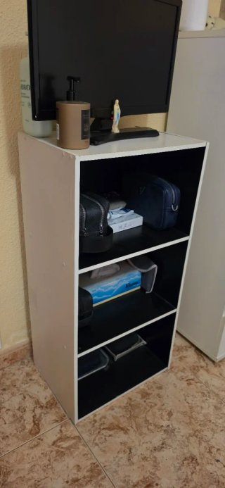 Cómoda blanca de 5 cajones + estantería de regalo.