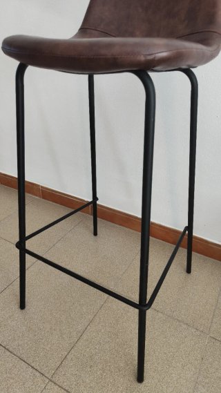 Taburete alto con respaldo