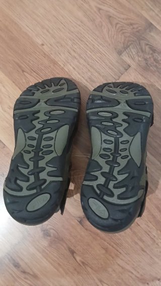 Sandalias Fila Talla 42 Verde y Negro