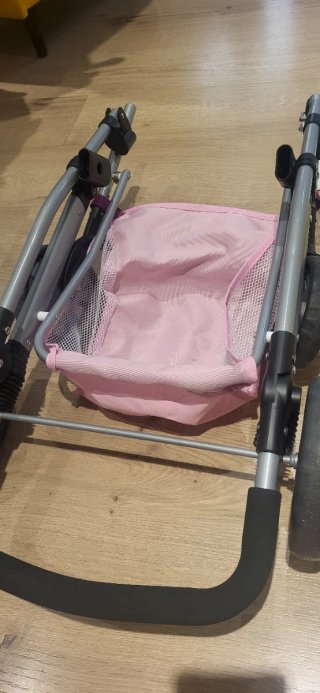 Carrito de juguete rosa con capota