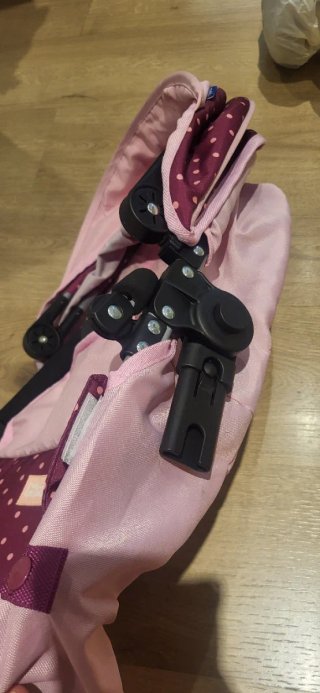 Carrito de juguete rosa con capota
