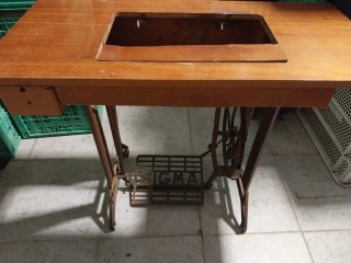 Base Máquina de Coser Antigua