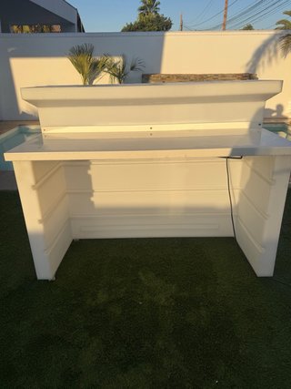 Barra de bar exterior blanca