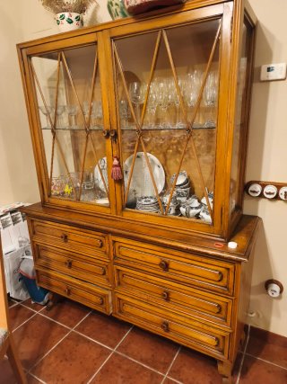 MUEBLES ANTIGUOS( MESA + APARADOR + VITRINA)