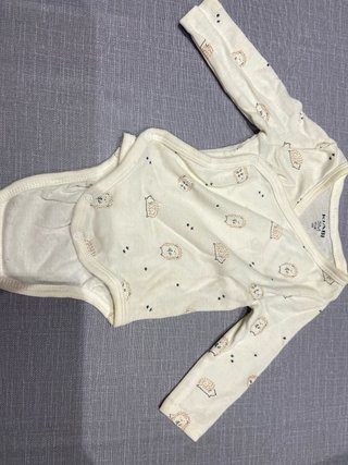 Lote de 6 Bodies de 0-1 mes y 3 meses