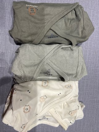 Lote de 6 Bodies de 0-1 mes y 3 meses