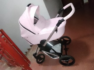 Carro de bebé rosa y negro poco uso iculle bolso